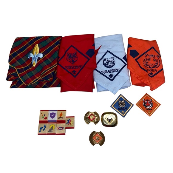 Lot of Boy Scouts Cub Scouts Scarves Patches Merit Belt Badges Neckerchiefs - Picture 1 of 9